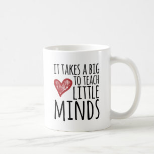 Mug Il prend un grand coeur pour enseigner de petits