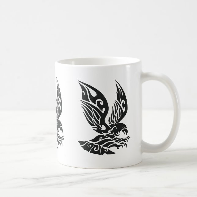 Mug Illustration de l'aigle tribal noir (Droite)