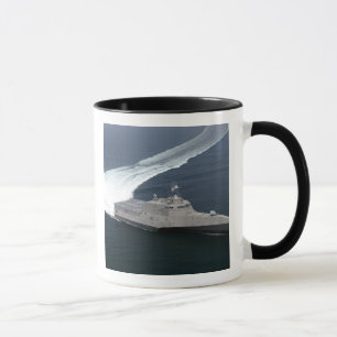 Mug Indépendance des navires de combat dans le golfe d