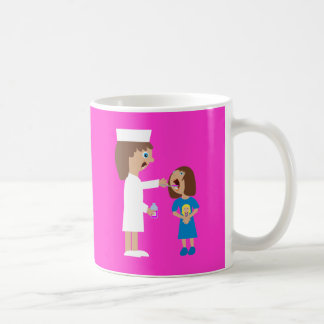Mug Infirmière et enfant mignons de bande dessinée de