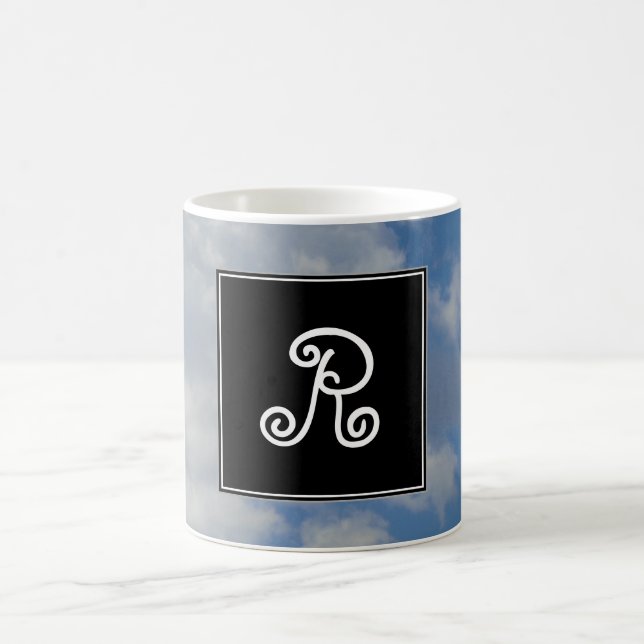 Mug Initiale personnalisée + nuages blancs/gris et cie (Centre)