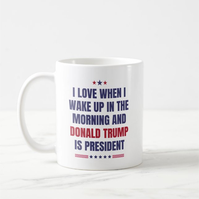 Mug J'Aime Quand Je Me Réveille .. Trump est président (Gauche)
