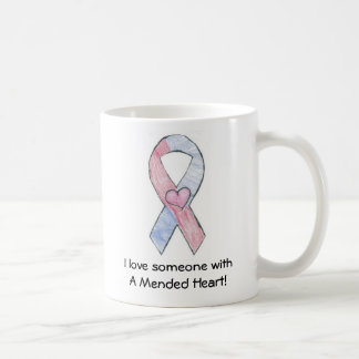 Mug J'aime quelqu'un avec un coeur réparé !