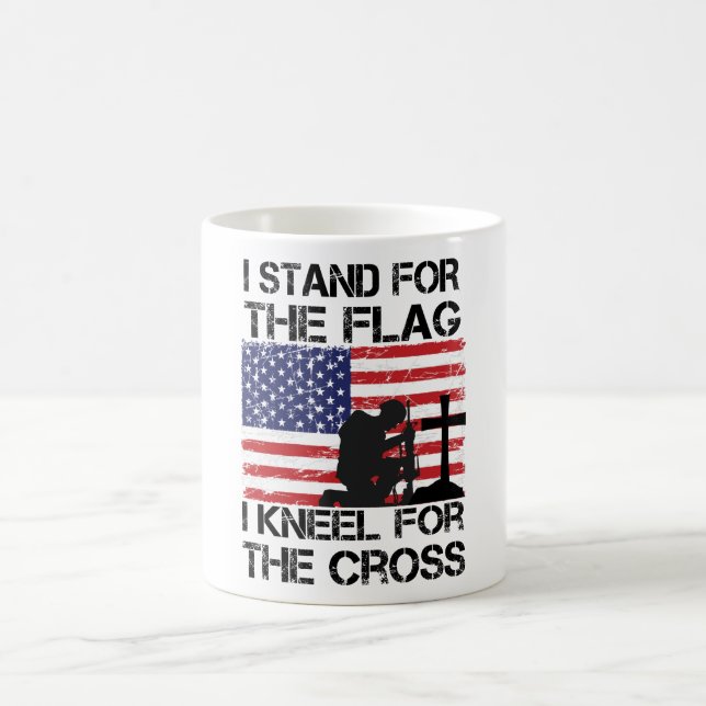 Mug Je me tiens pour le Drapeau Kneel pour le Drapeau  (Centre)