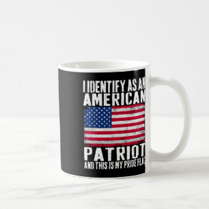 Mug Je m'identifie comme un patriote américain, c'est