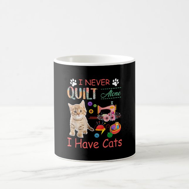 Mug Je N'Ai Jamais Quitté Seule J'Ai Des Chats À Coudr (Centre)
