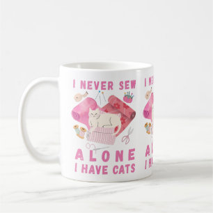 Mug Je ne couds jamais seul, j'ai des chats - Un chat