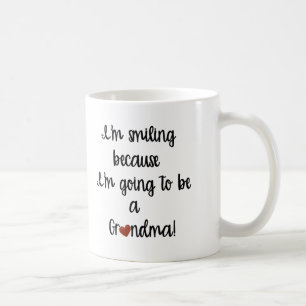 Mug Je souris parce que je vais être une grand-mère Mu