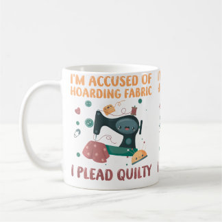 Mug Je suis accusé de thésauriser du tissu, je plaide 