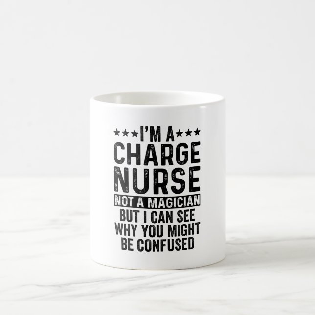 Mug Je suis Infirmière de charge pas un magicien drôle (Centre)