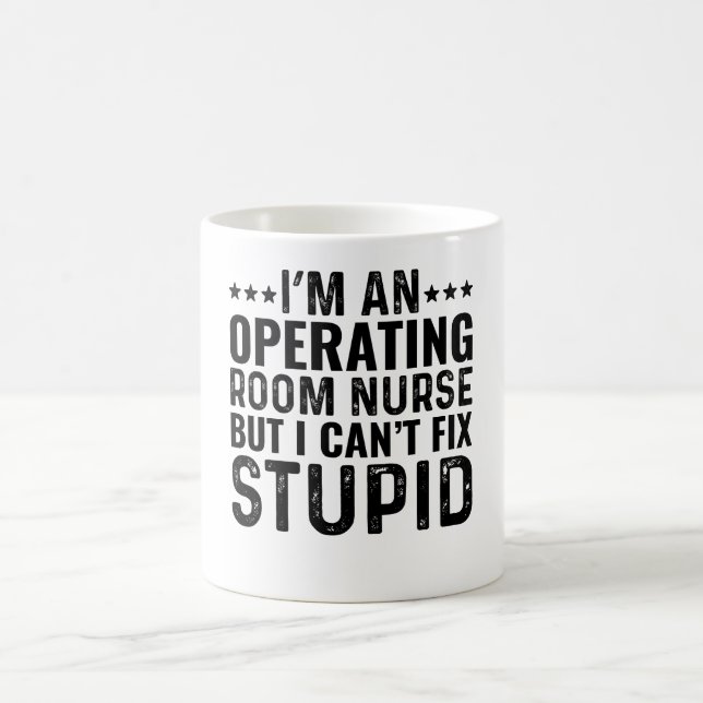 Mug Je suis infirmière de salle d'opération mais je ne (Centre)