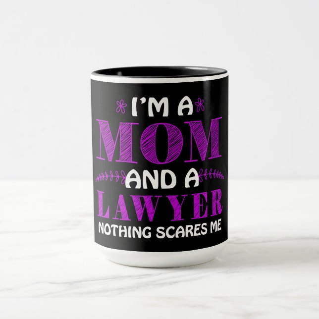Mug Je suis maman et avocat, rien ne m'a fait peur. Ci (Centre)