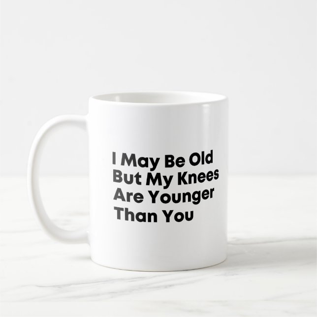 Mug Je suis peut-être vieux mais mes genoux sont plus  (Gauche)
