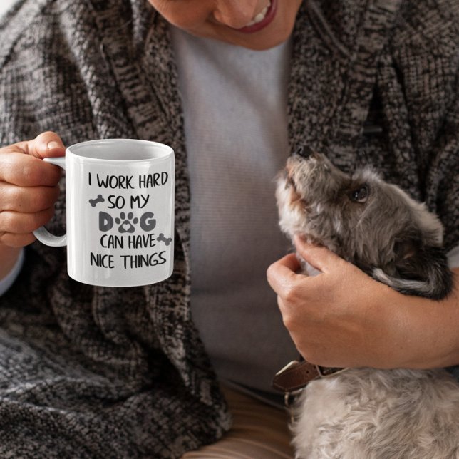 Mug Je travaille dur pour que mon chien puisse avoir d (Créateur téléchargé)