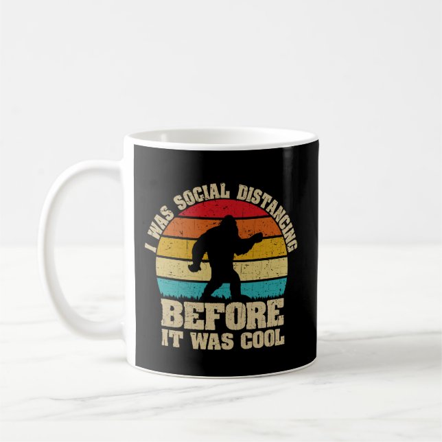 Mug J'étais Distante Sociale Avant D'Être Cool Bigfoot (Gauche)
