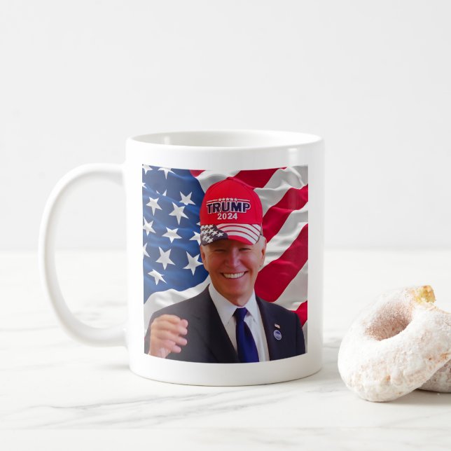 Mug Joe biden Portant un Casquette Trump (Avec donut)