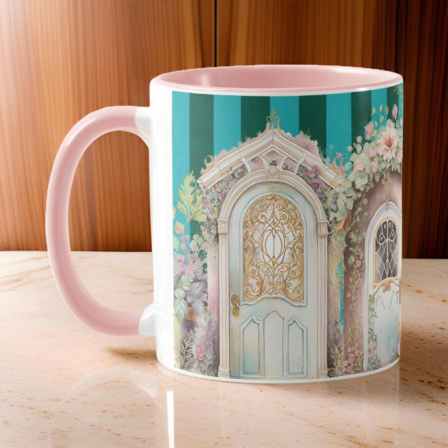 Mug Jolies portes de maisons fleuries sur des bandes v (Créateur téléchargé)