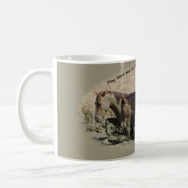 Mug Jouez dur et obtenez le lavabo sale de sable (Gauche)