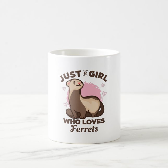 Mug Just a girl who loves ferrets (Centre)