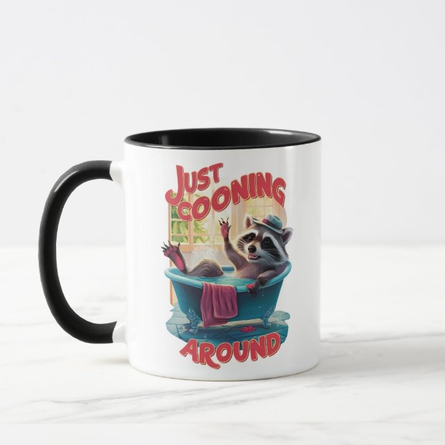 Mug Juste Cooning Jouer Raccoon Splashing dans Bath, (Gauche)