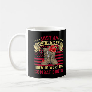 Mug Juste Une Vieille Femme Qui Portait Des Bottes De 