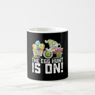 Mug La chasse aux œufs est sur Gnome drôle de Pâques