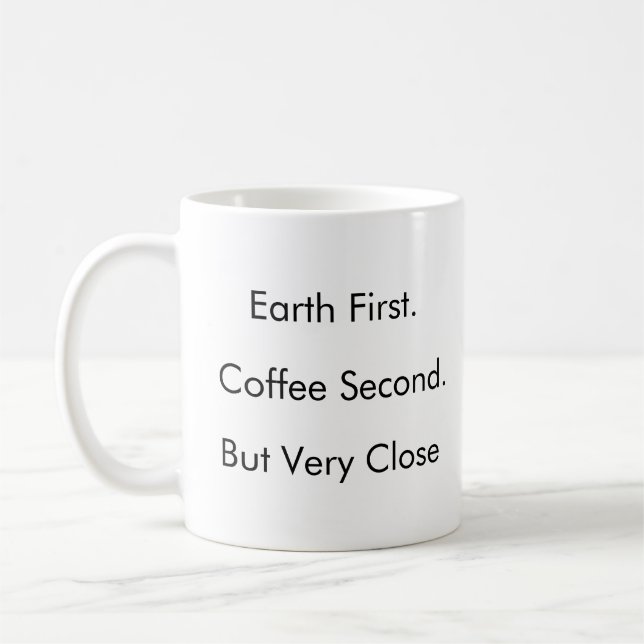 Mug La Terre d'abord. Café Deuxième. (Mais Très Proche (Gauche)