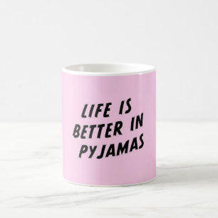 Mug La vie est meilleure dans des pyjamas
