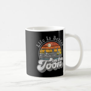 Mug La vie est meilleure sur le bateau ponton drôle To