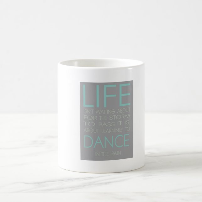 Mug La vie n'est pas au sujet d'attendre la tempête (Centre)