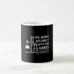 Mug Lab Tech Elle travaille volontiers en laboratoire 