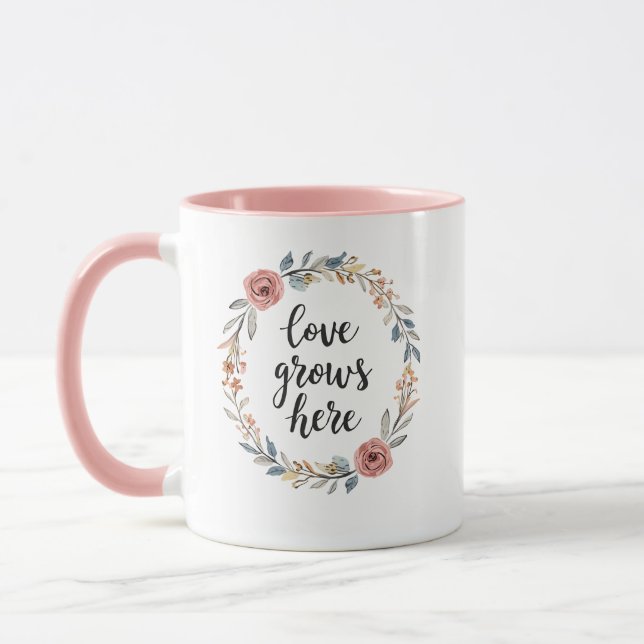 Mug "L'amour grandit ici" avec couronne florale (Gauche)