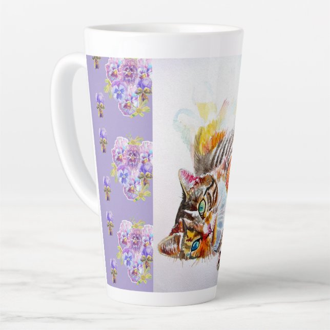 Mug Latte Chat Tabby Violet Peint à la Main (Angle gauche)