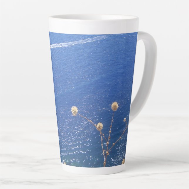 Mug latte de la mer bleue grecque (Angle droit)