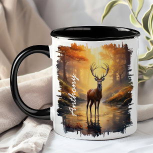 Mug Le cerf dans la réflexion forestière d'automne