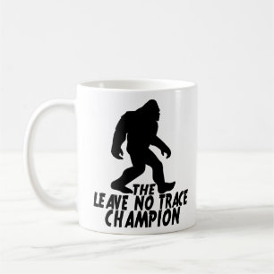 Mug Le Champion de Leave No Trace Funny Bigfoot