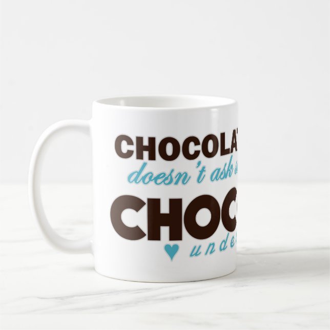 Mug Le chocolat comprend [le bleu] (Gauche)