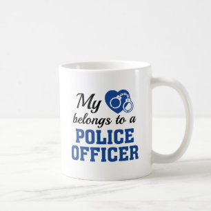 Mug Le coeur appartient policier