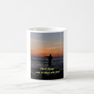 Mug le coucher du soleil d'homme de pêche, de bonnes