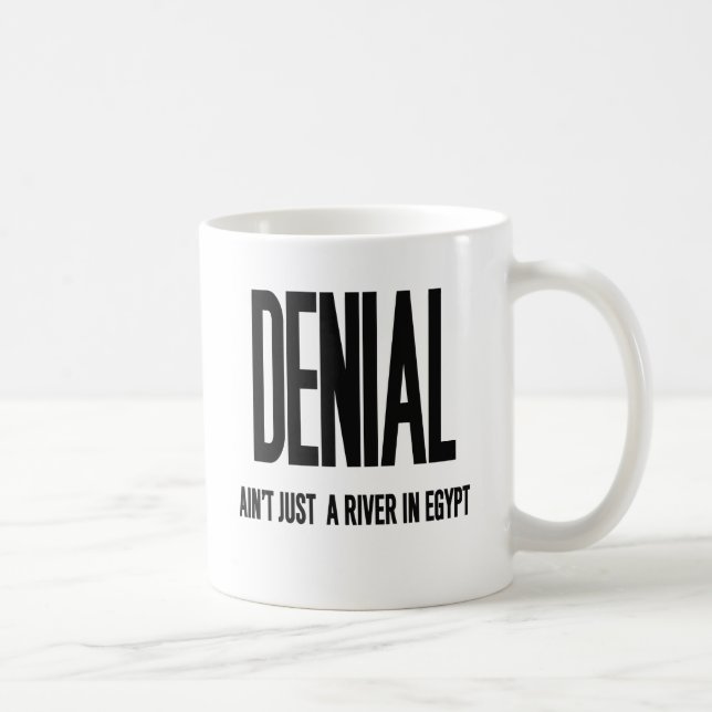 Mug Le démenti n'est pas simplement une rivière en (Droite)