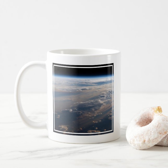 Mug Le lever Du Soleil Coule De Longues Ombres Sur La  (Avec donut)