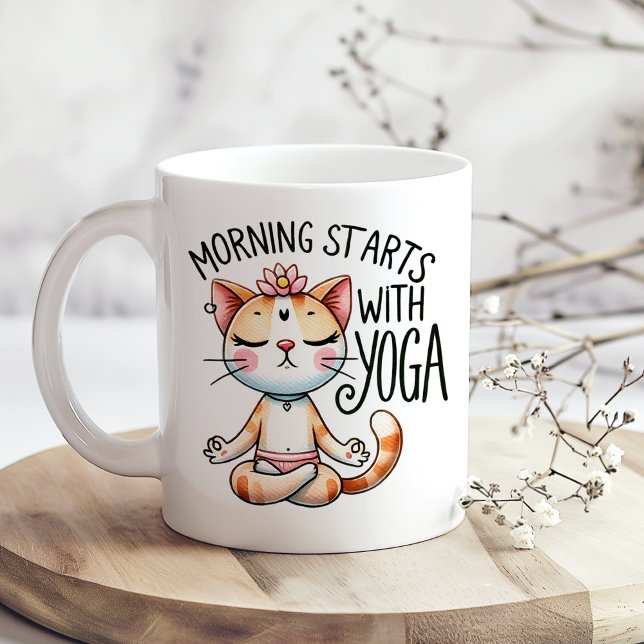 Mug "Le matin commence avec le yoga" Drôle Amoureux de ("Morning Starts with Yoga" Funny Cat Lover's Coffee Mug on a boho kitchen table with tiny flowers)