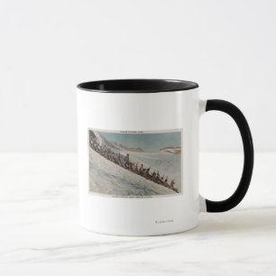 Mug Le mont Rainier, WA - ligne des personnes Sledding