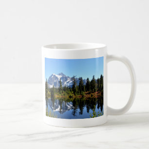 Mug Le mont Shuksan pendant la journée ensoleillée