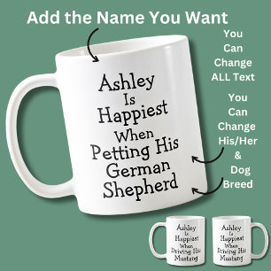 Mug Le nom est le plus heureux lorsqu'il caresse son b