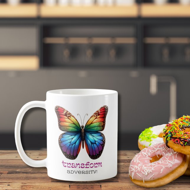 Mug Le papillon arc-en-ciel transforme la motivation d (Créateur téléchargé)