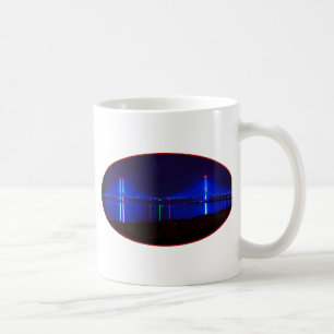Mug Le pont de la rivière Indian sur une boue