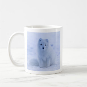 Mug Le renard arctique sur le Arrière - plan hivernal 