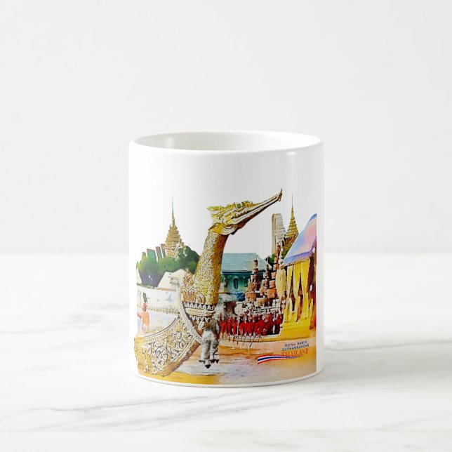 Mug Le Suphannahong de la barque royale (Centre)