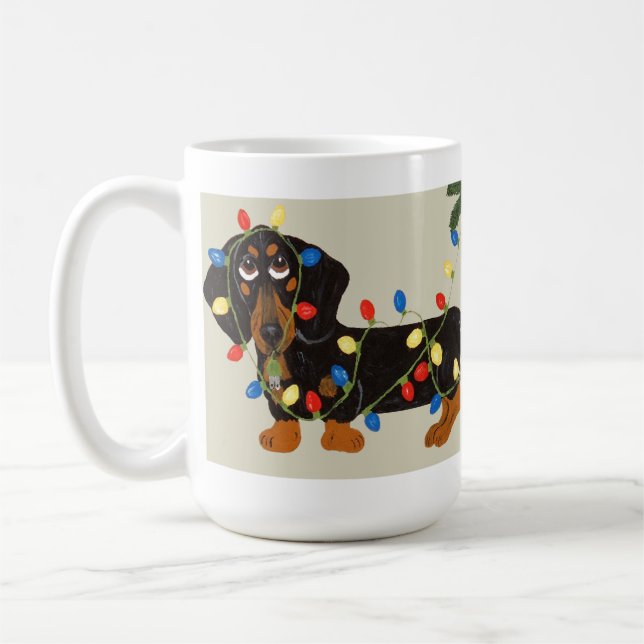 Mug Le teckel a embrouillé dans le noir de lumières de (Gauche)